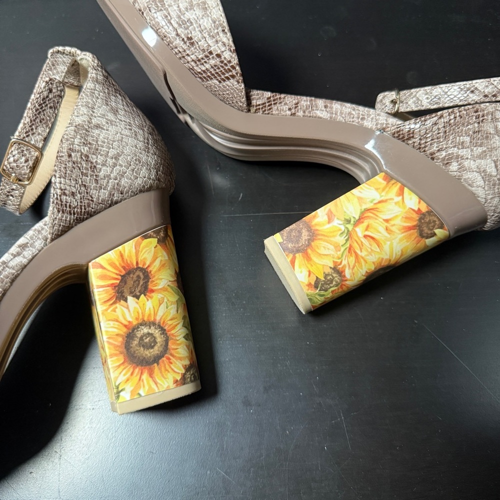 Pashion Footwear v1.0 Custom Sunflower Cluster 4 Inch Block Heels - Picture 11 of 11